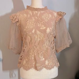 LACE TOP IN PEACH/PINK